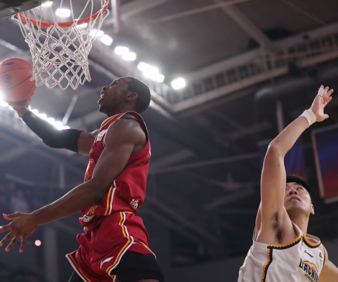 南宫28-转折点达拉斯独行侠篮板制胜，CBA常规赛今晚攻防权衡，球迷炸锅，团队化学反应显著(达拉斯独行侠比赛录像回放)